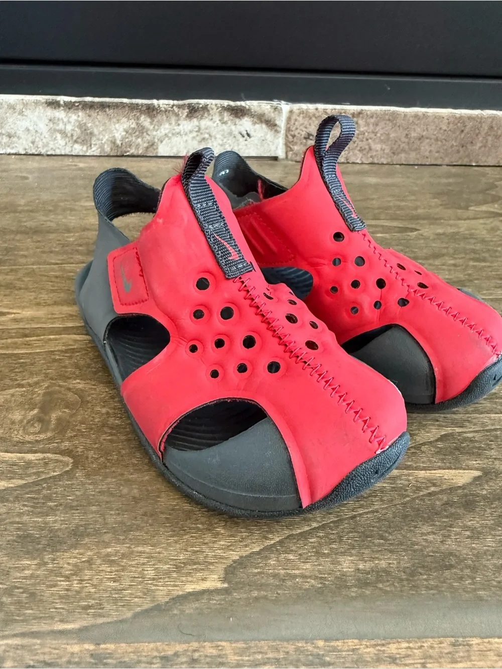 Nike Sunray Protect 2 Boys Sport Sandals Closed Toe Red Gray US 8C